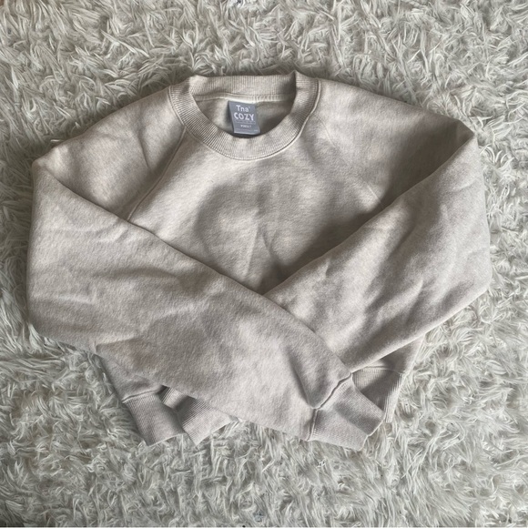 Aritzia TNA Cozy Fleece Perfect Shrunken Sweatshirt - Picture 2 of 6